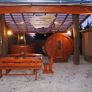  Apartman Tessedik