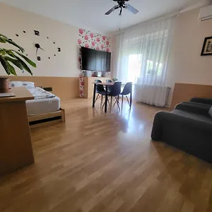  Apartman József Attila